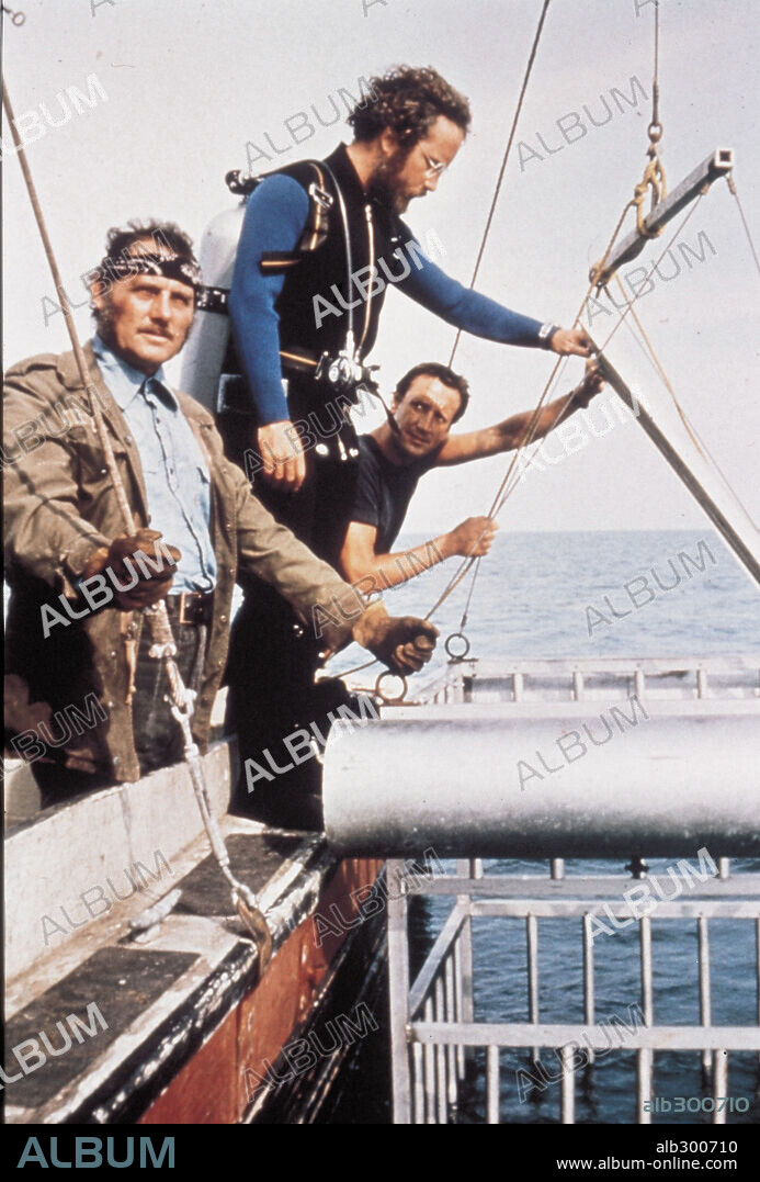 RICHARD DREYFUSS, ROBERT SHAW und ROY SCHEIDER in JAWS, 1975, unter der Regie von STEVEN SPIELBERG. Copyright Zanuck/Brown Productions/Universal Pictures.