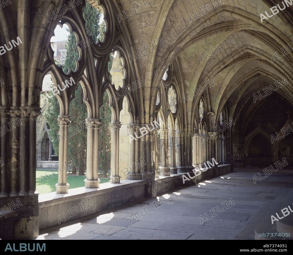 CLAUSTRO - GALERIA.