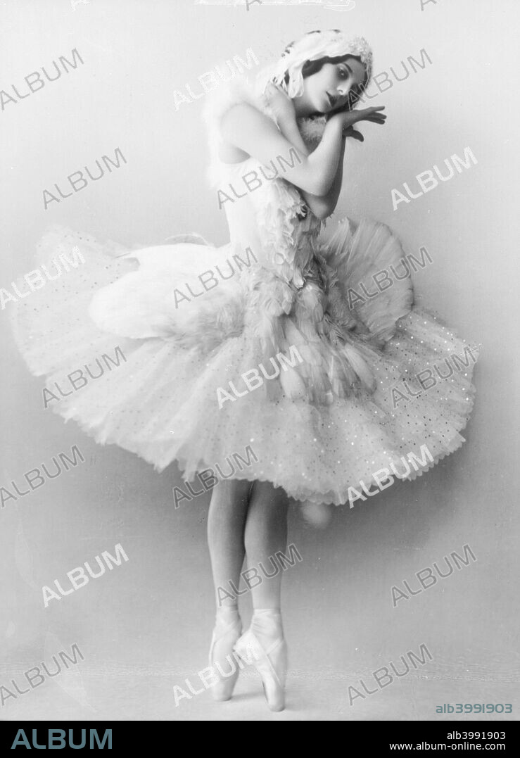 Anna Pavlova in 'Dying Swan' (Le Cygne), c1905.