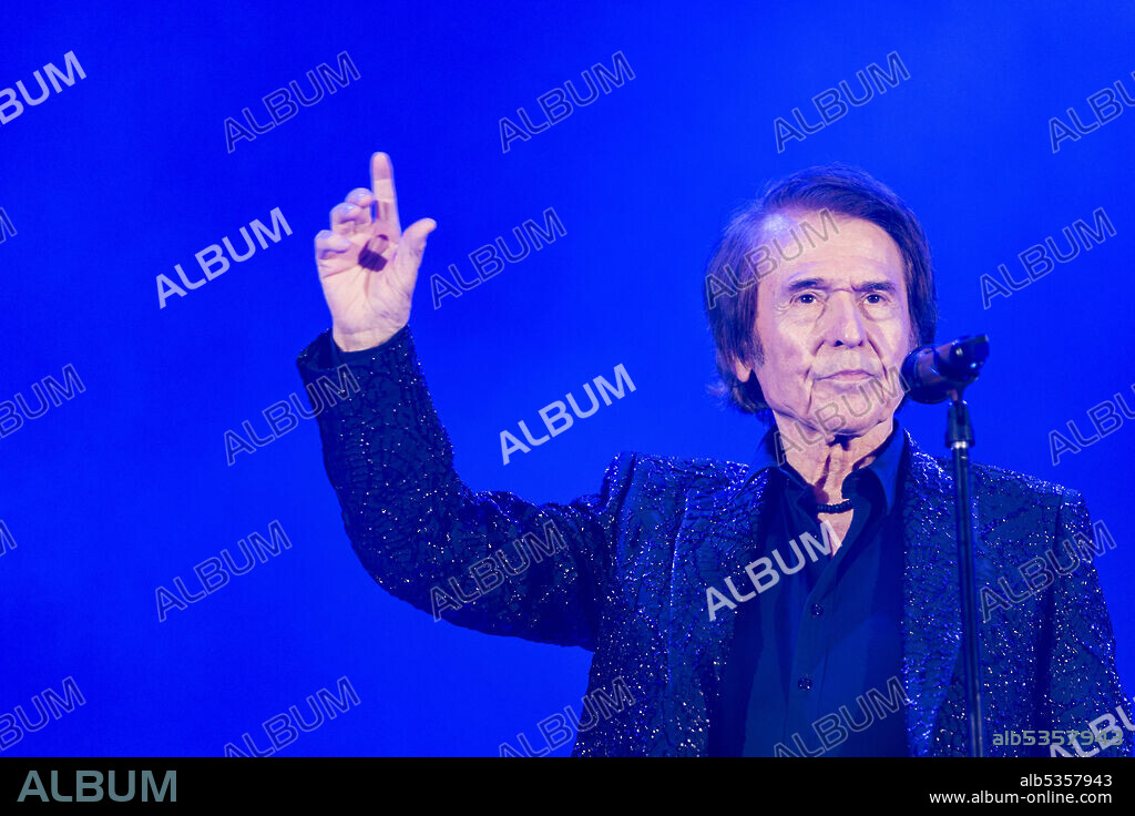 RAPHAEL (CANTANTE). September 10, 2021, Valencia, Spain: The Spanish singer, Raphael performs on stage on his Tour 6.0 during the Nits al Carme concerts at the City of Arts and Sciences in Valencia..Miguel Rafael Martos SÃ¡nchez, better known as Raphael (Linares, JaÃ©n, Spain; May 5, 1943), is a Spanish singer and actor, recognized for being one of the forerunners of the romantic ballad in Spain and in Spanish-speaking countries (Credit Image: © Xisco Navarro/SOPA Images via ZUMA Press Wire).