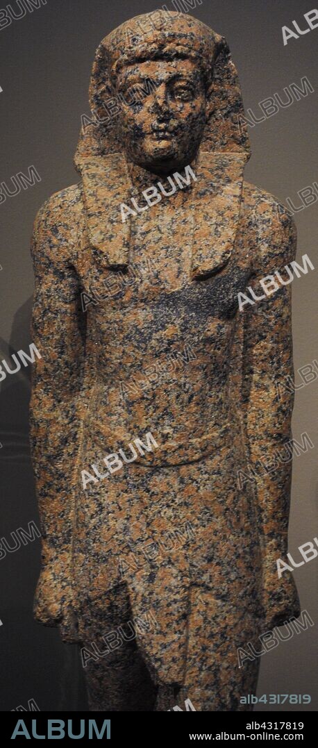 Alejandro Magno (356-323 a. C.). Rey de Macedonia. Estatua greco-egipcia de Alejandro Magno como faraón. Granito rosa. Detalle. Fechada hacia el 300 a. C. Museo Liebieghaus. Frankfurt. Alemania.