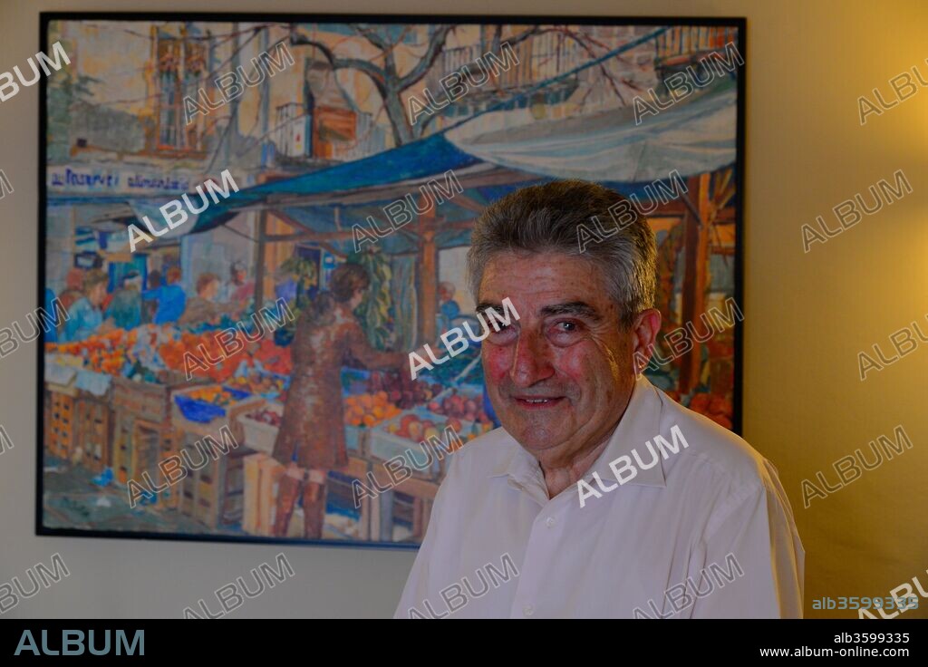 Joan Pares (Pares de mataró) / Autor junto a su obra titulada "La plaza grande", Siglo XX, Pintura.