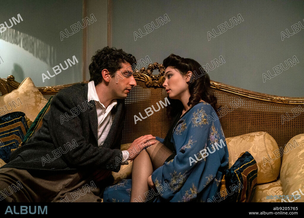 MATILDA DE ANGELIS and PIETRO CASTELLITTO in ROBBING MUSSOLINI, 2022 (RAPINIAMO IL DUCE), directed by RENATO DE MARIA. Copyright BiBi FILM.