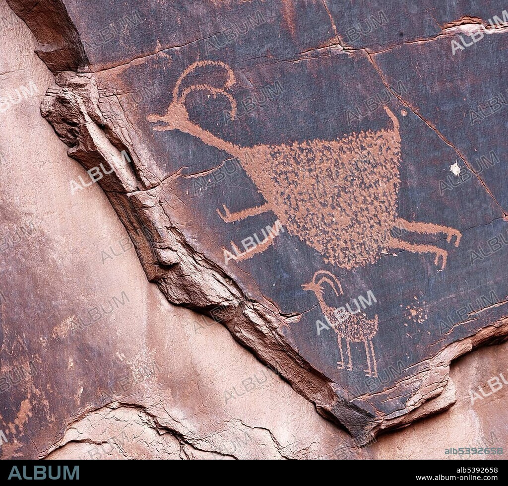 Petroglyphs etched in sandstone, symbols, prehistoric and historic rock art, wall drawings by the Anasazi Native Americans, Monument Valley, Navajo Tribal Park, Navajo Nation Reservation, Arizona, Utah, United States of America, USA