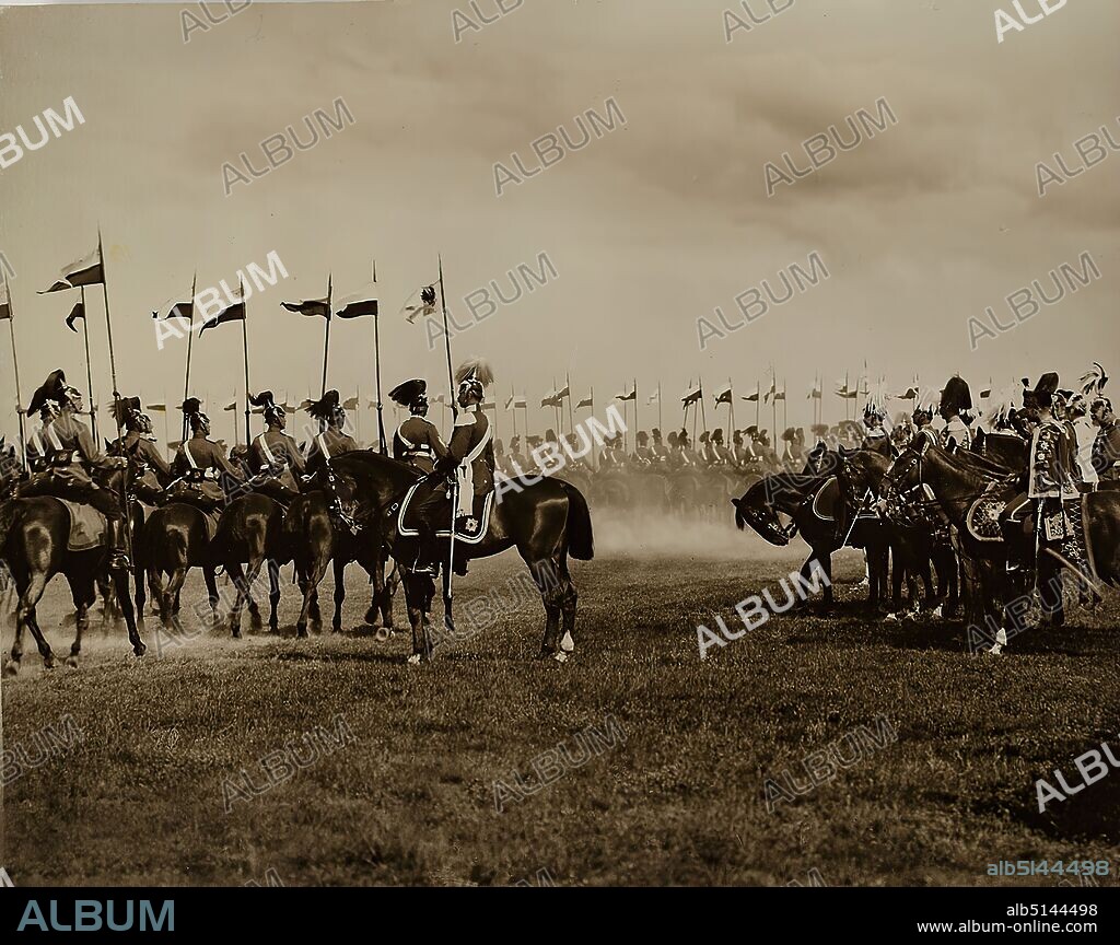 Oscar Tellgmann, Kaiserparade Posen 1906, silver gelatin paper, black and white positive process, sheet size: height: 24.50 cm; width: 30.80 cm, court photographer, Oscar Tellgmann, 344 Eschwege, An den Anlagen 10; court photographer, Oscar Tellgmann, Eschwege, Imperial Parade Poznan 1906, reporting photography, military parade, cavalry, cavalry troops, flags and standards (military), horse, emperor, historical person, German Empire, Kaiser Wilhelm II.