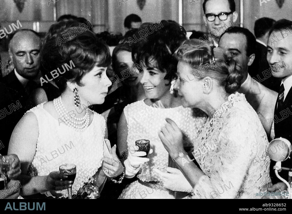 Gina Lollobrigida, Elizabeth Taylor and Ekaterina Furceva, Moscow 1961.