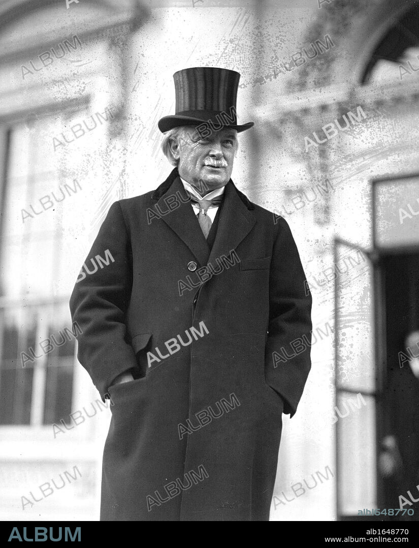 David Lloyd George, 1st Earl of Dwyfor (17 January 1863 - 26 March 1945) was a British statesman: Prime Minister of the United Kingdom 1916 - 1922, Chancellor of the Exchequer 1908 - 1915.
