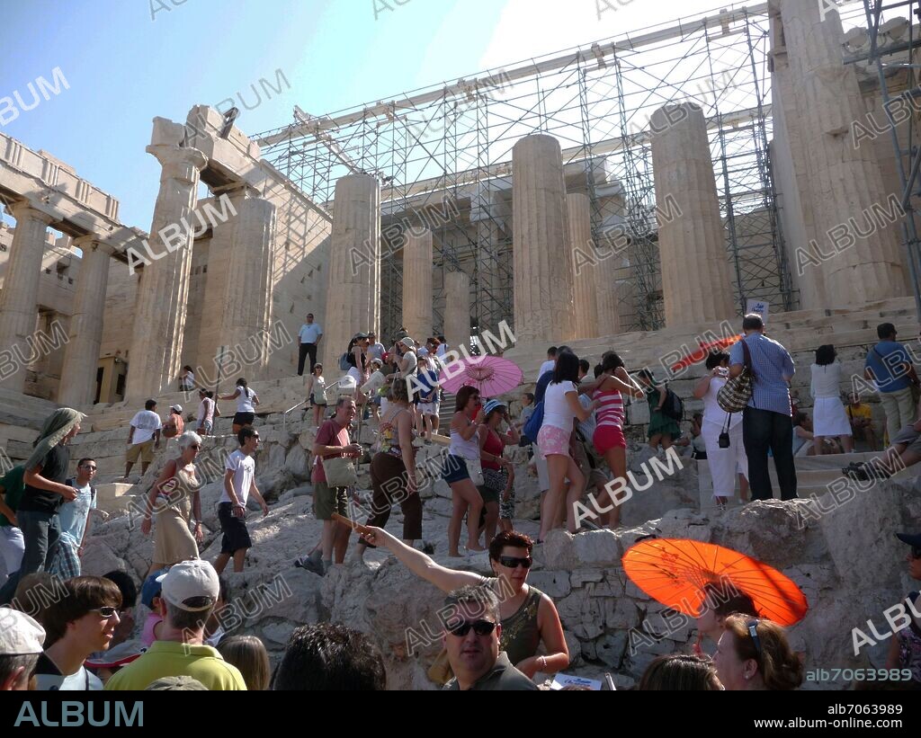 MNESICLES-ARQUITECTO GRIEGO DEL SIGLO V AC. PROPILEOS - ENTRADA MONUMENTAL A LA ACROPOLIS DE ATENAS - SIGLO V AC.