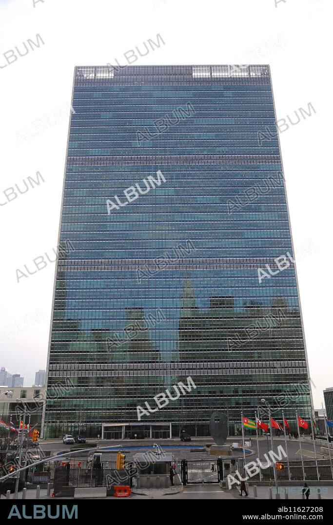 Headquarters of United Nations. Secretariat building. New York city. Manhattan. United States.