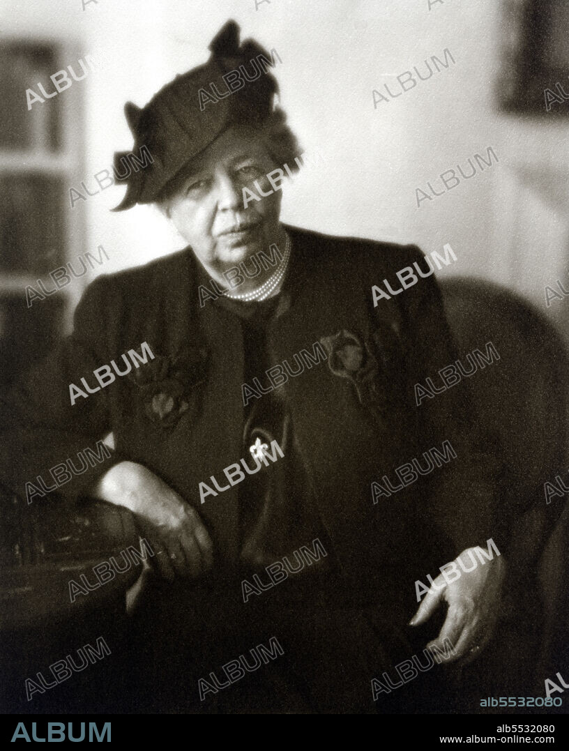 Eleanor Roosevelt (1884-1962), First Lady of the United States 1933-1945 as Wife of U.S. President Franklin Roosevelt, half-lengths Portrait, Clara Sipprell, 1949.