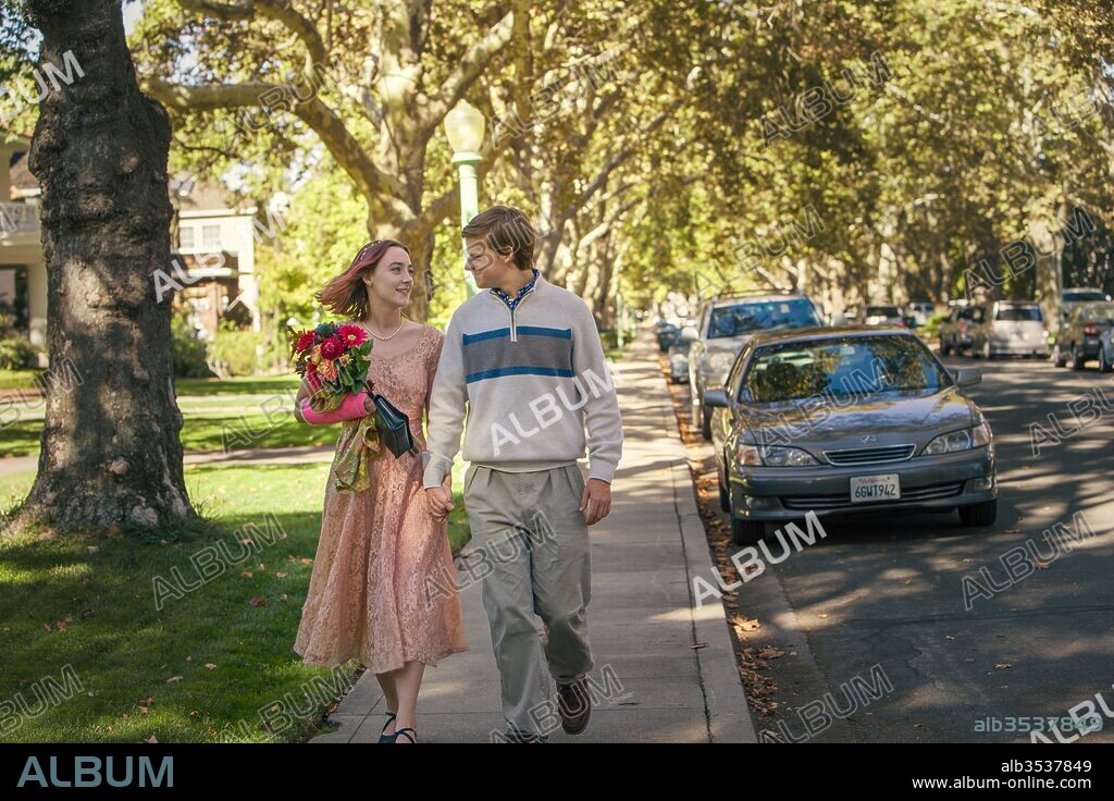 LUCAS HEDGES y SAOIRSE RONAN en LADY BIRD, 2017, dirigida por GRETA GERWIG. Copyright SCOTT RUDIN PRODUCTIONS.