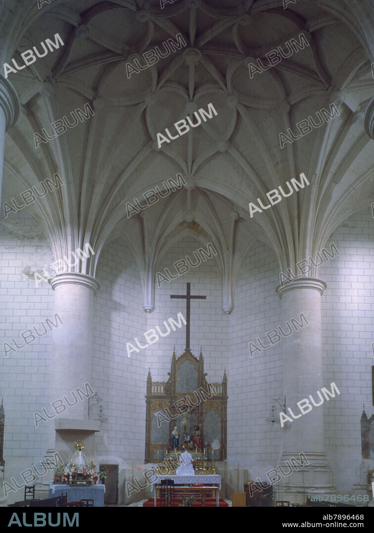 INTERIOR DE ESTILO GOTICO DEL SIGLO  XVI - REEDIFICADA EN EL SIGLO XIX TRAS UN INCENDIO.