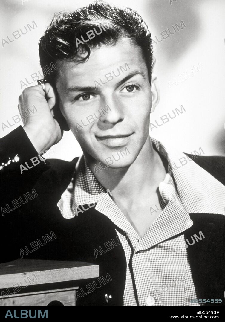 FRANK SINATRA. 1943
