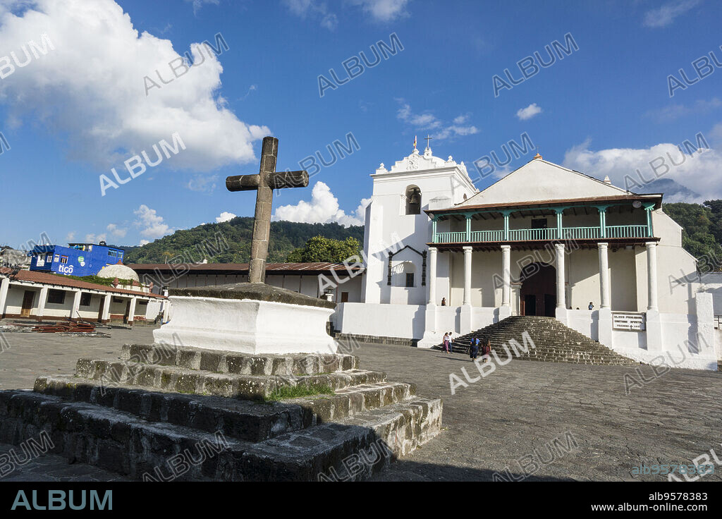 Iglesia de Santiago Apóstol, 1547, Santiago Atitlan, departamento de Sololá, Guatemala, Central America.