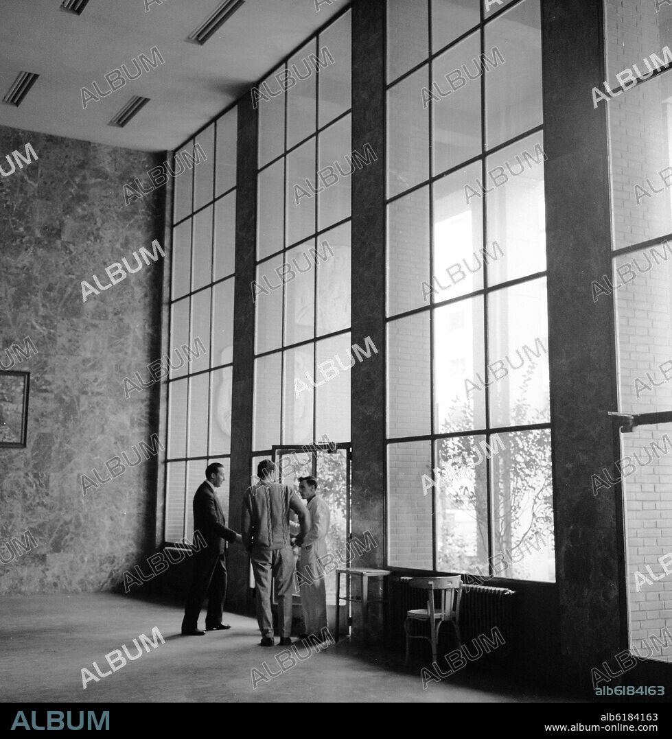 HOSPITAL UNIVERSITARIO DE LA PRINCESA SITUADO EN LA CALLE DIEGO DE LEON 62 - FOTOGRAFIA EN BLANCO Y NEGRO - AÑOS 60.