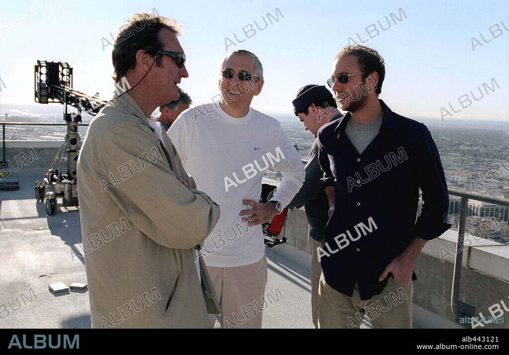 BRYAN BROWN, JOHN HAMBURG y MICHAEL SHAMBERG en Y ENTONCES LLEGÓ ELLA, 2004 (ALONG CAME POLLY), dirigida por JOHN HAMBURG. Copyright UNIVERSAL PICTURES / BENNETT, TRACY.