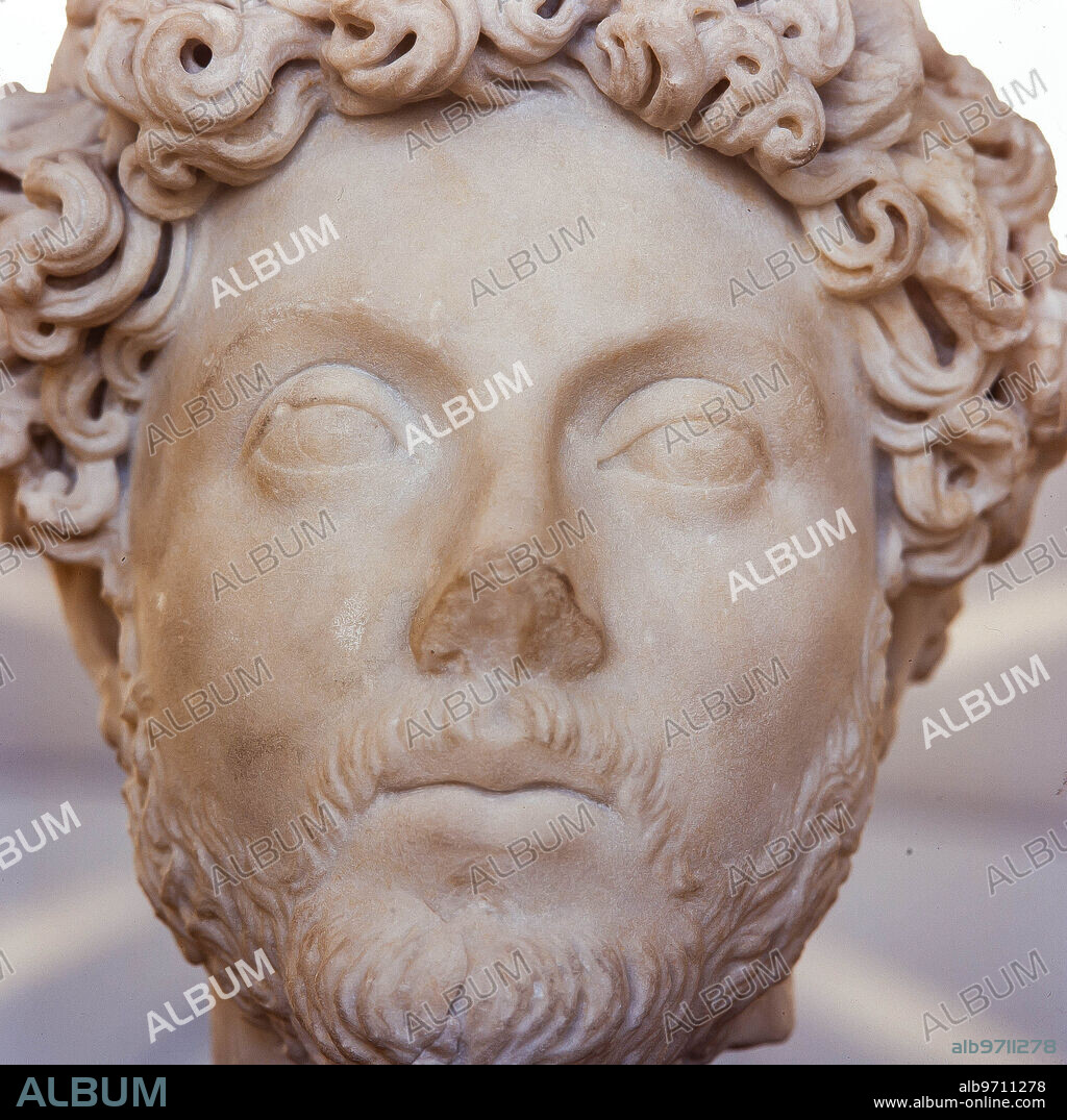Retrato de Marco Aurelio joven, procedente del sector del Foro de la Colonia Tarraco, siglo II, Mármol de Luni-Carrara, MNAT 386. Museu Nacional Arqueològic de Tarragona.