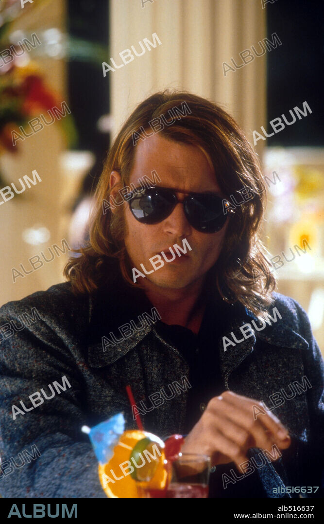 JOHNNY DEPP in BLOW, 2001, directed by TED DEMME. Copyright NEW LINE CINEMA / SEBASTIAN, LOREY.