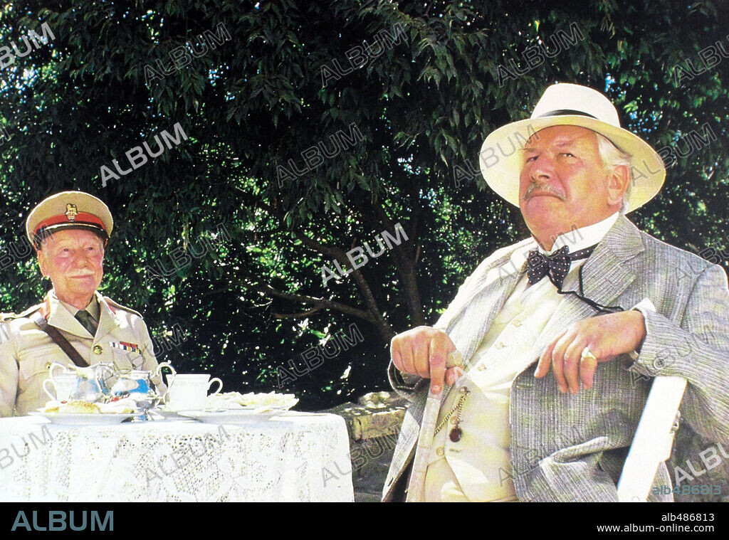 Sir Peter Ustinov. PETER USTINOV en CITA CON LA MUERTE, 1988 (APPOINTMENT WITH DEATH), dirigida por MICHAEL WINNER. Copyright CANNON FILMS.