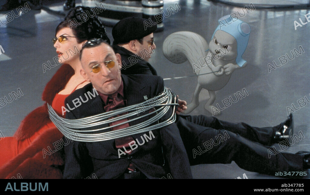 JASON ALEXANDER, RENE RUSSO and ROBERT DE NIRO in THE ADVENTURES OF ROCKY & BULLWINKLE, 2000, directed by DES MCANUFF. Copyright UNIVERSAL.