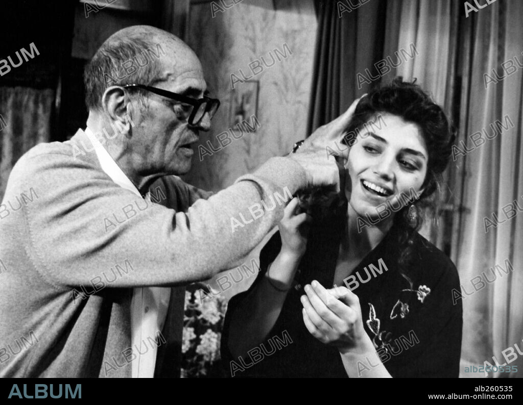 ANGELA MOLINA and LUIS BUÑUEL in THAT OBSCURE OBJECT OF DESIRE, 1977 (CET OBSCUR OBJECT DU DESIR), directed by LUIS BUÑUEL. Copyright GREENWICH/GALAXIE/IN CINE.