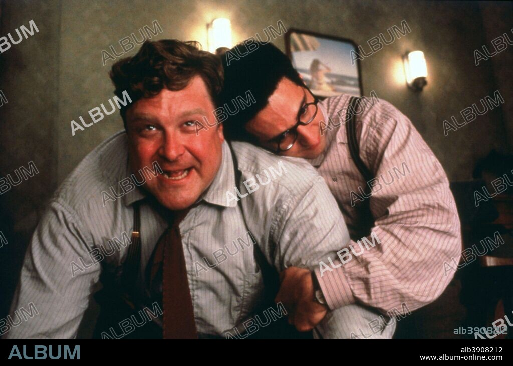 JOHN GOODMAN and JOHN TURTURRO in BARTON FINK, 1991, directed by ETHAN COEN and JOEL COEN. Copyright COLUMBIA TRI STAR.