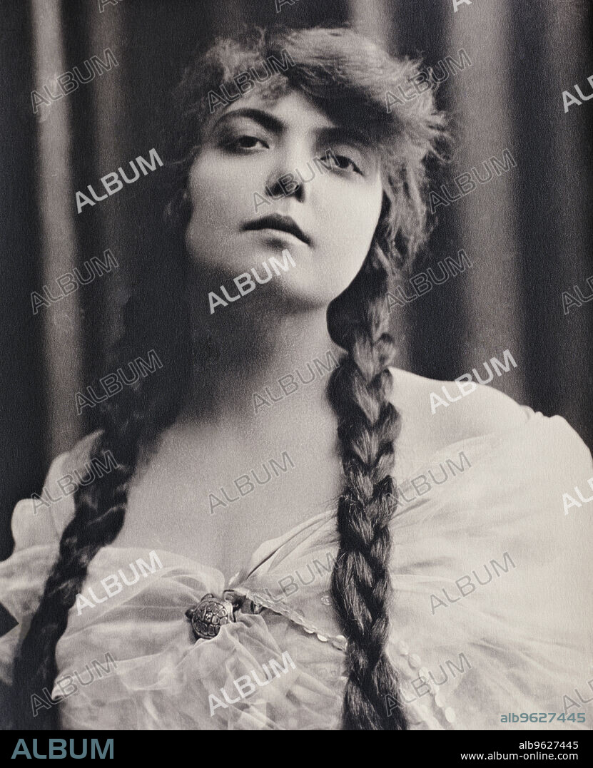 Conchita Supervia (1891-1936), Spanish soprano, outstanding interpreter of Rossini.