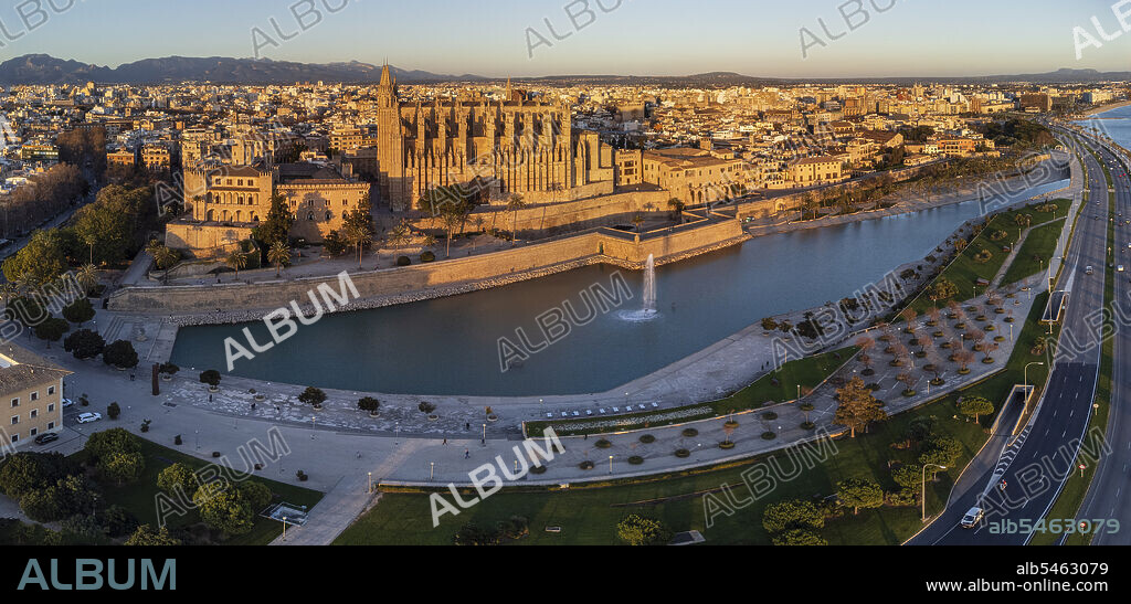 Royal Palace of La Almudaina and Cathedral of Palma, Mallorca, Balearic Islands, Spain.