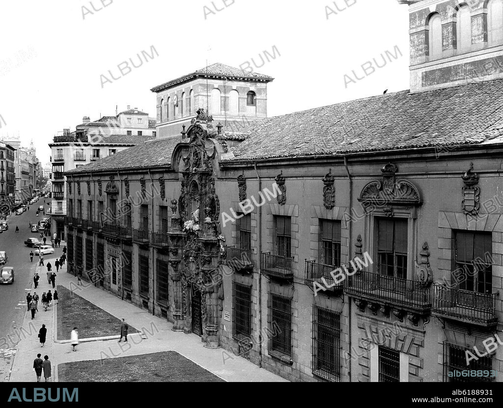 PEDRO DE RIBERA. FACHADA DEL ANTIGUO HOSPICIO DE MADRID CONVERTIDO EN LA SEDE DEL MUSEO MUNICIPAL CONSTRUIDO ENTRE 1721 Y 1726 - FOTOGRAFIA EN BLANCO Y NEGRO - AÑOS 60.