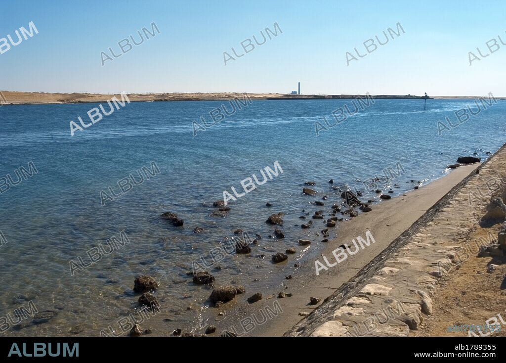 Egypt. Suez Canal. Artificial sea-level waterway that connects the Mediterranean Sea to the Red Sea. 120.11 miles lenght. Built between 1859 and 1869 by Suez Canal Company, which concession was obtained by the French diplomat Ferdnand de Lesseps (1805-1894).