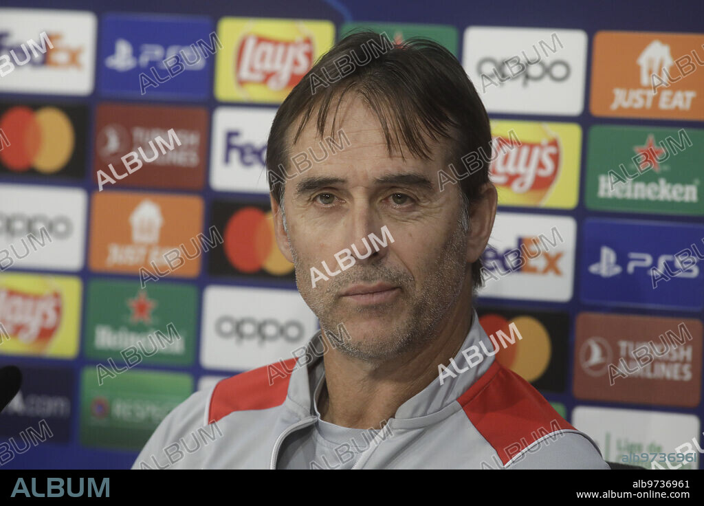 Seville, 10/04/2022. Press conference by Sevilla coach Julen Lopetegui prior to the match against Borussia Dortmund. Photo: Raúl Dobldo. ARCHSEV.