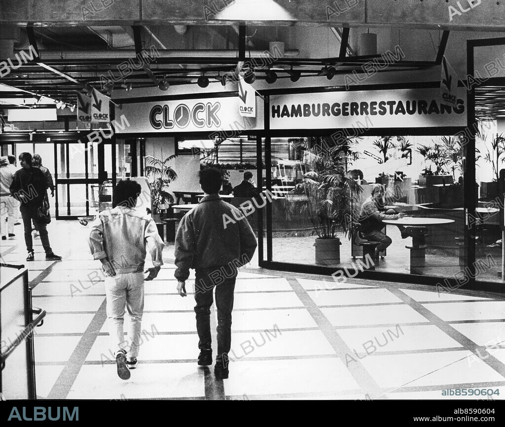 GÖTEBORG 1986-04-20.. Interiör Frölunda torg - Clock hamburgerrestaurang. *** Local Caption *** GP Foto: Bengt Magnuzon / Kamerareportage / TT / Kod: 2524.