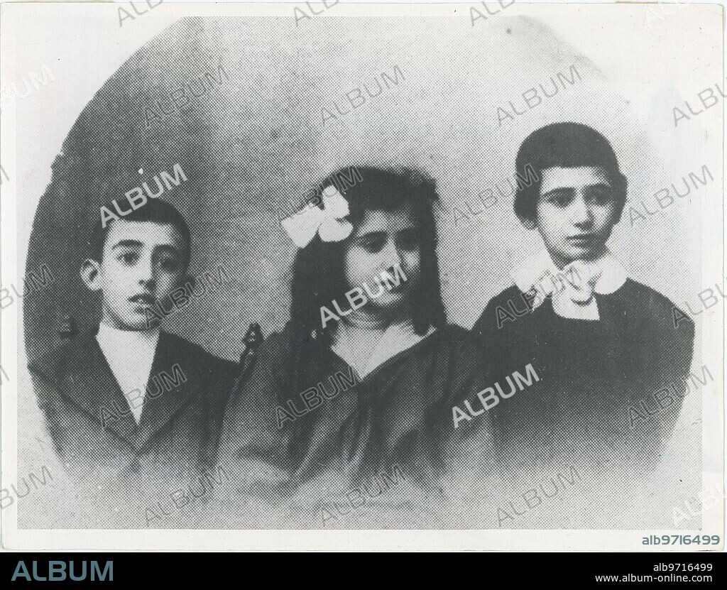 1905 (CA.) Francisco Franco with his brothers Pilar and Ramón.