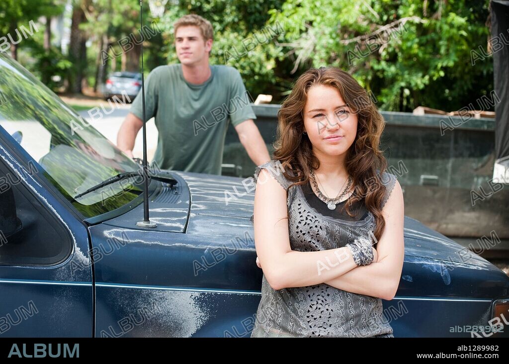 LIAM HEMSWORTH und MILEY CYRUS in THE LAST SONG, 2010, unter der Regie von JULIE ANNE ROBINSON. Copyright OFFSPRING ENTERTAINMENT/TOUCHSTONE PICTURES / EMERSON, SAM.