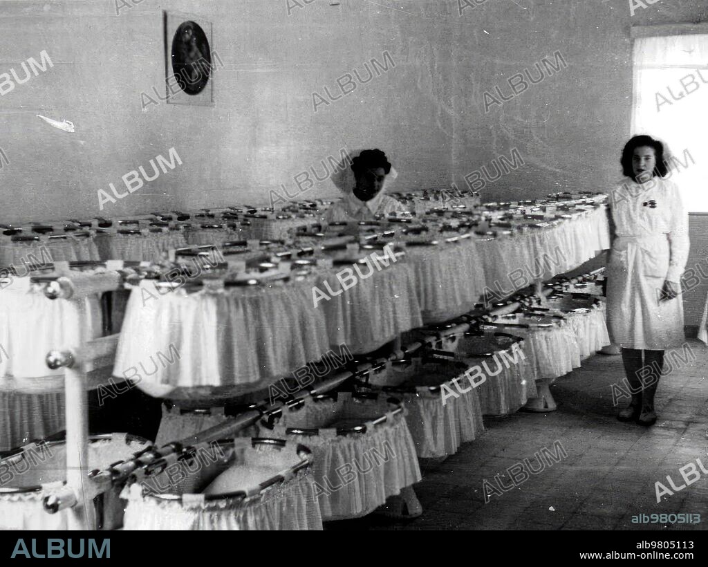 Octubre 1942. Sala de Cunas en la casa de la Madre, recientemente Inaugurada en la calle de Goya, 122.