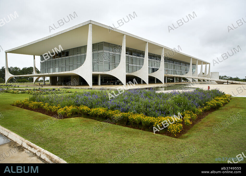 The Planalto Palace designed by Oscar Niemeyer in 1958, Brasilia, UNESCO World Heritage Site, Brazil, South America.