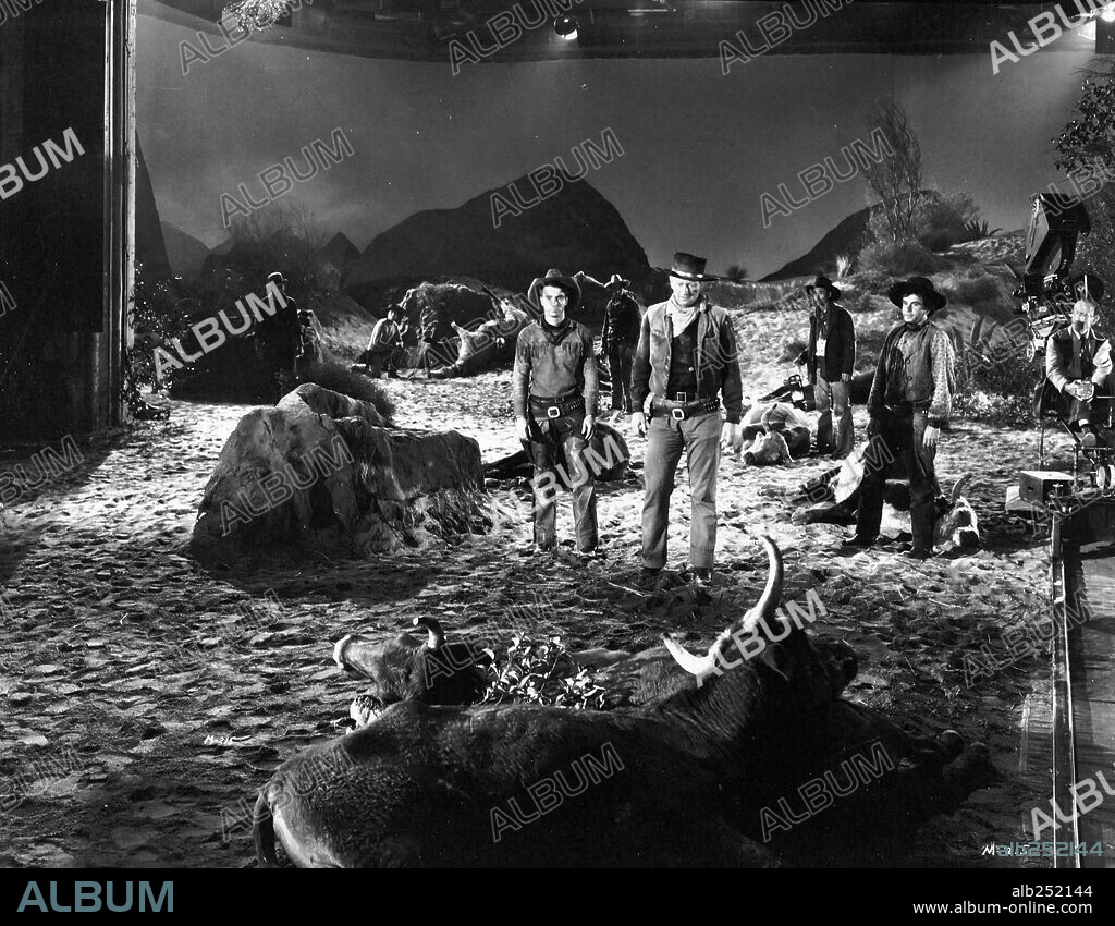 JOHN WAYNE and MONTGOMERY CLIFT in RED RIVER, 1948, directed by HOWARD HAWKS. Copyright UNITED ARTISTS.