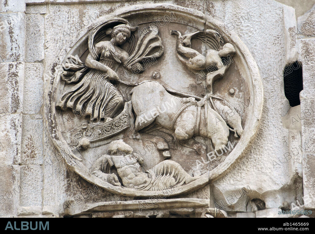 Roman Art. Arch of Constantine. Triumphal arch erected in the 4th century (315) by the Senate in honor of the Emperor Constantine after his victory over Maxentius at the Battle of Milvian Bridge (312). Relief. Rome. Italy.