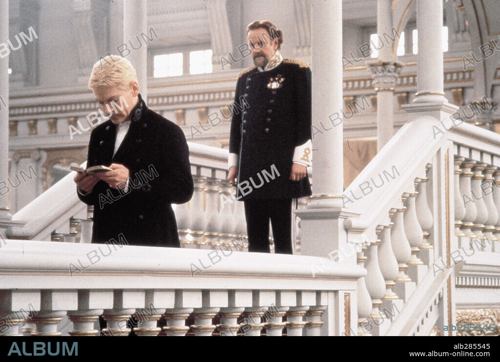 KENNETH BRANAGH in HAMLET, 1996, directed by KENNETH BRANAGH. Copyright CASTLE ROCK ENTERTAINMENT.