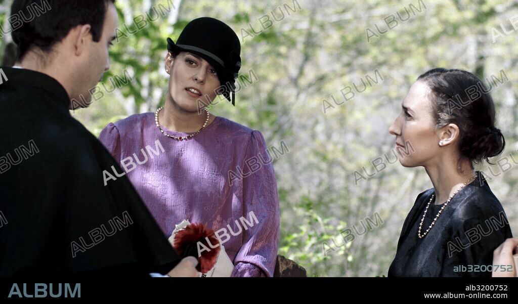 AINHOA ALDANONDO y RAÚL ESCUDERO en POVEDA, 2016, dirigida por PABLO MORENO. Copyright GOYA PRODUCCIONES CINEMATOGRAFICAS.