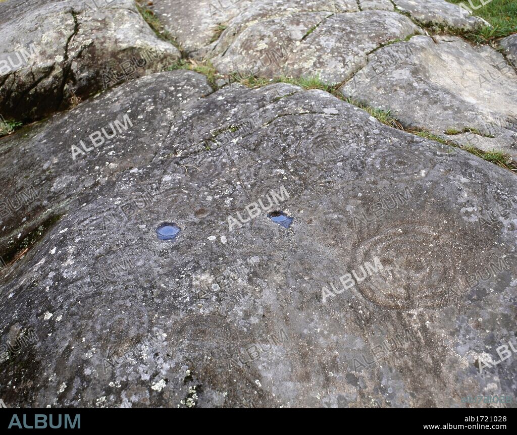 ARTE PREHISTORICO. EDAD METALES. ESPAÑA. PETROGLIFOS DE MOGOR. Fechados entre el I y II milenio a. C. Detalle. Alrededores de Marín. Provincia de Pontevedra. Galicia.