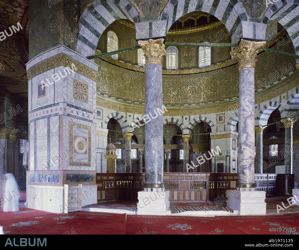 The internal ambulatory with its line of alternating columns and pillars at the Dome of the Rock or Mosque of Omar, Jerusalem's Old City (UNESCO World Heritage Site, 1981). Israel.