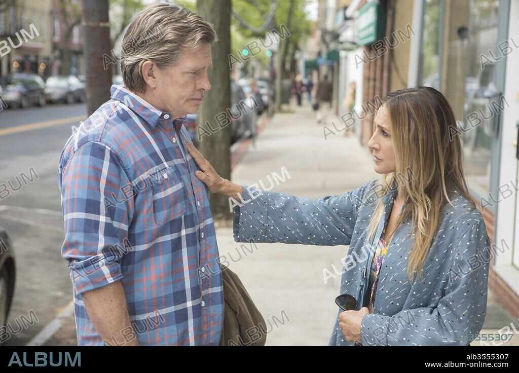 SARAH JESSICA PARKER and THOMAS HADEN CHURCH in DIVORCE, 2016, directed by SHARON HORGAN. Copyright HBO.