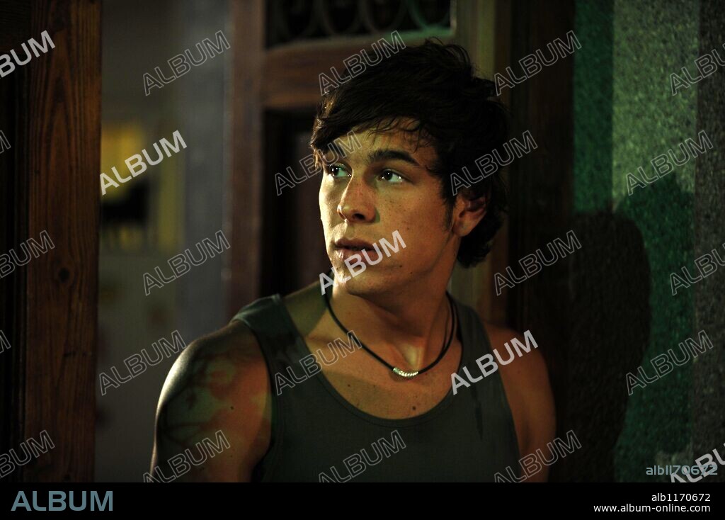 MARIO CASAS in SEX, PARTY AND LIES, 2009 (MENTIRAS Y GORDAS), directed by ALFONSO ALBACETE and DAVID MENKES. Copyright ALQUIMIA CINEMA/CASTAFIORE FILMS.
