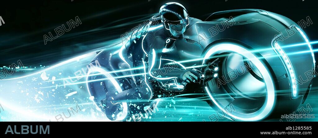 GARRETT HEDLUND en TRON: LEGACY, 2010, dirigida por JOSEPH KOSINSKI. Copyright LIVEPLANET/WALT DISNEY PRODUCTIONS.