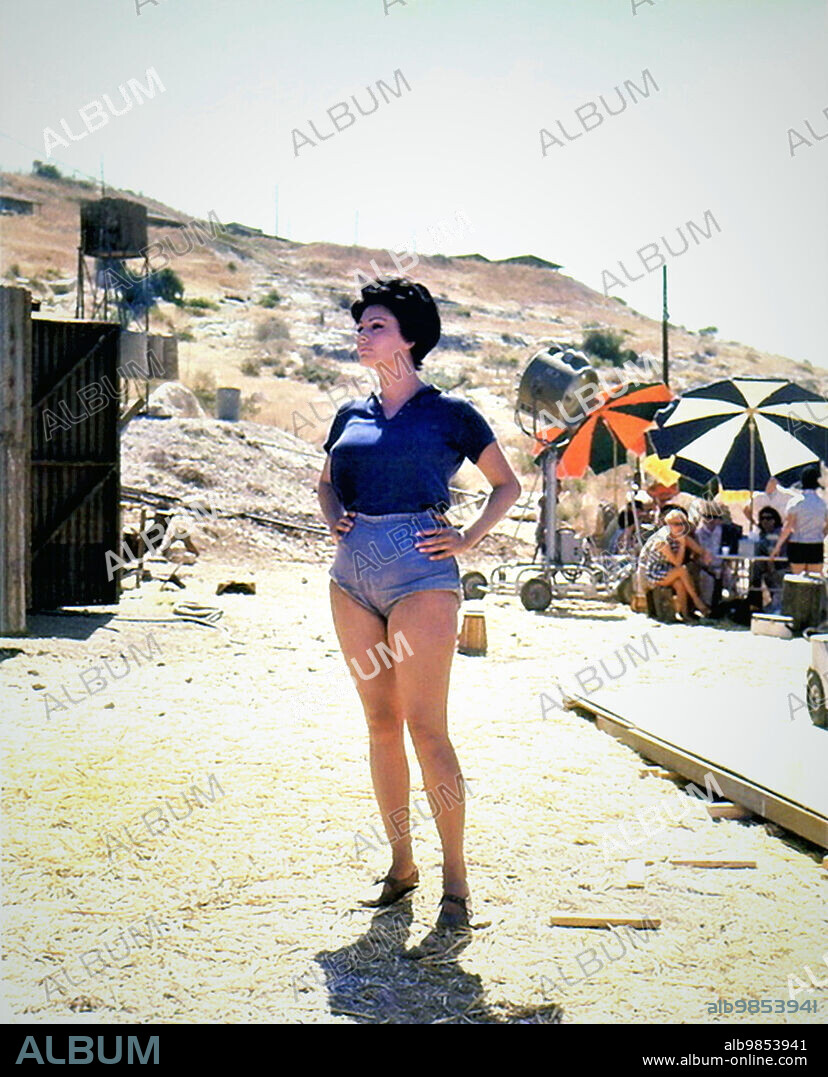 LOREN SOPHIA / LOREN SOFIA 1934/. SOPHIA LOREN in JUDITH, 1966, directed by DANIEL MANN. Copyright PARAMOUNT PICTURES.