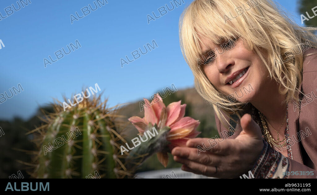PATRICIA ARQUETTE in HIGH DESERT, 2023, directed by JAY ROACH. Copyright 3 Arts Entertainment / Apple TV+.