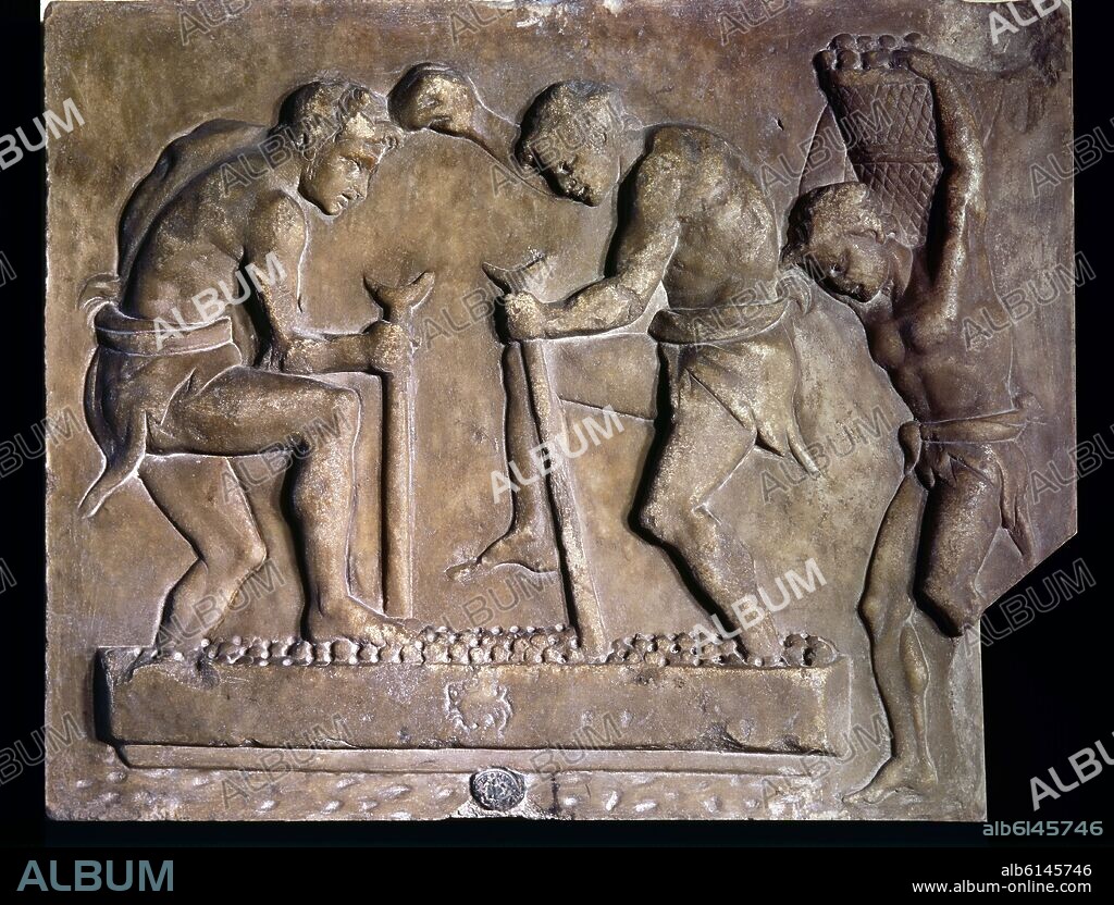 RELIEVE - CONSTRUCCION DE UNA CALZADA ROMANA O ESCLAVOS PISANDO UVA - SIGLO I.