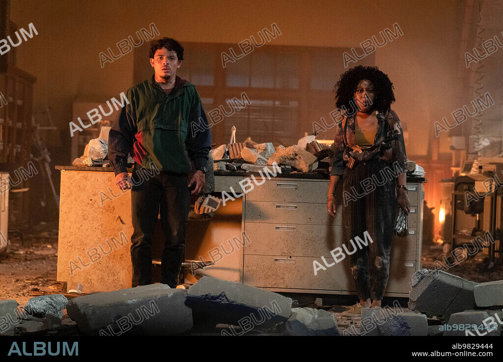 ANTHONY RAMOS y DOMINIQUE FISHBACK en TRANSFORMERS: EL DESPERTAR DE LAS BESTIAS, 2023 (TRANSFORMERS: RISE OF THE BEASTS), dirigida por STEVEN CAPLE JR.. Copyright ENTERTAINMENT ONE.