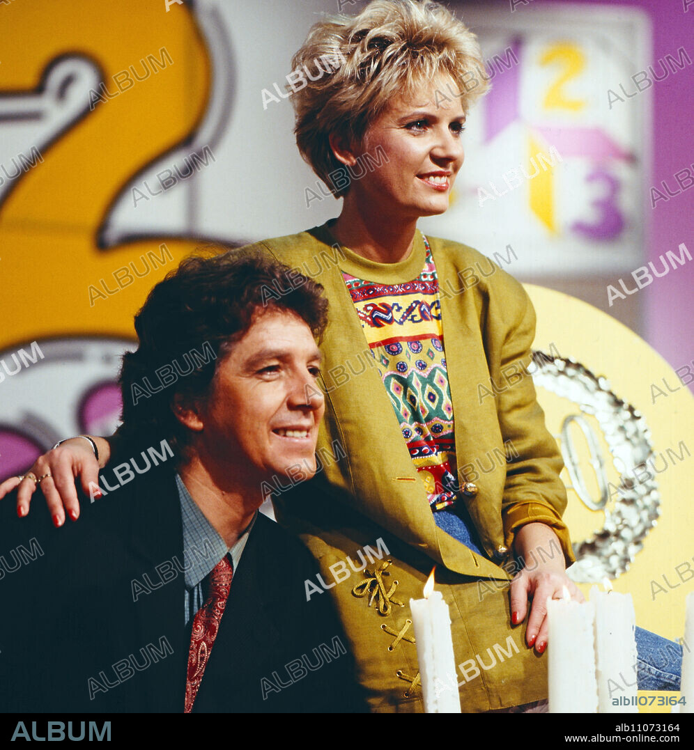 1, 2 or 3, ZDF quiz show for children, Germany, 1987, pictured: presenter Biggi Lechtermann with Michael Schanze, who is present at the 100th broadcast on November 3, 1987.